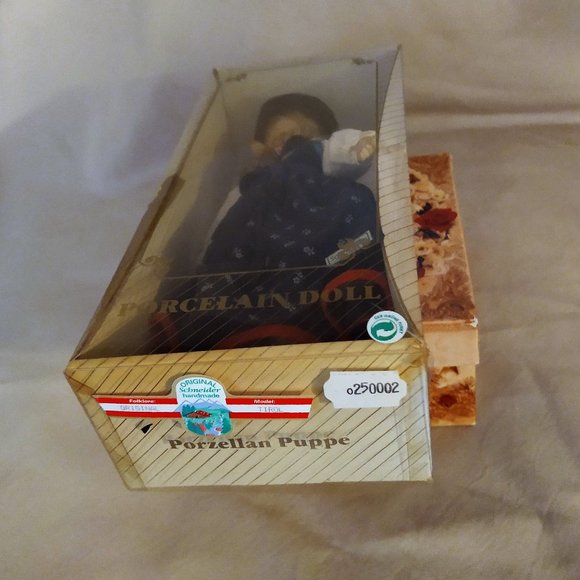 Vntg Original SCHNEIDER Handmade Porcelain Doll Innsbruck Tirol Austria 10 in - Picture 9 of 10